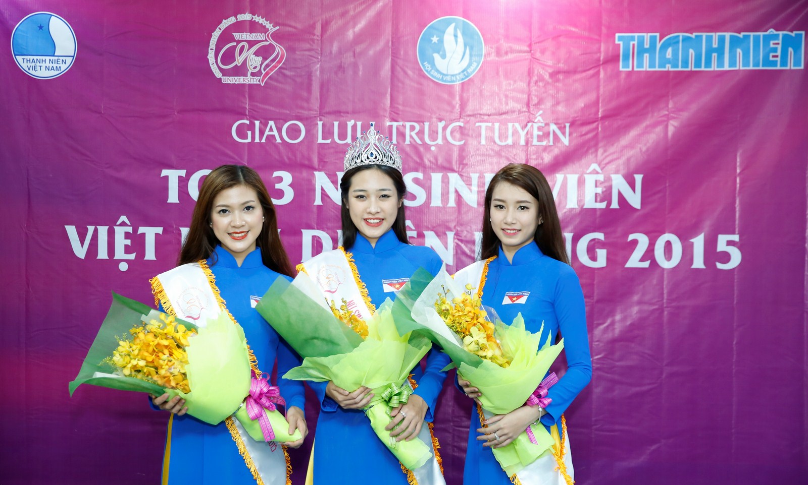 Tân Hoa khôi “Nữ sinh viên Việt Nam duyên dáng 2015” giao lưu cùng độc giả báo Thanh Niên
