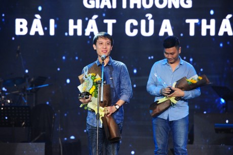 Bài hát Việt lập “cú đúp” trao 2 giải Bài hát của tháng