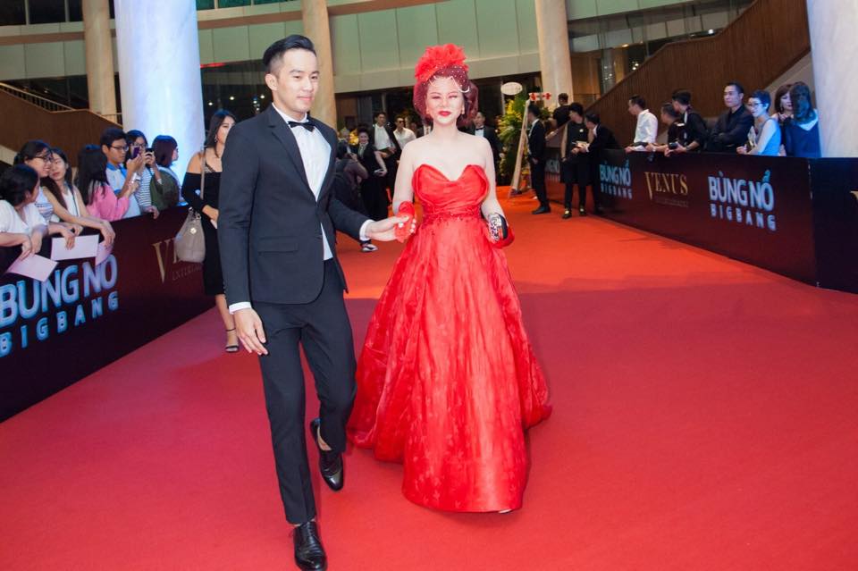 Nữ hoàng danh giá Hoa hâu Vivian Văn nổi bật xuất hiện trên thảm đỏ