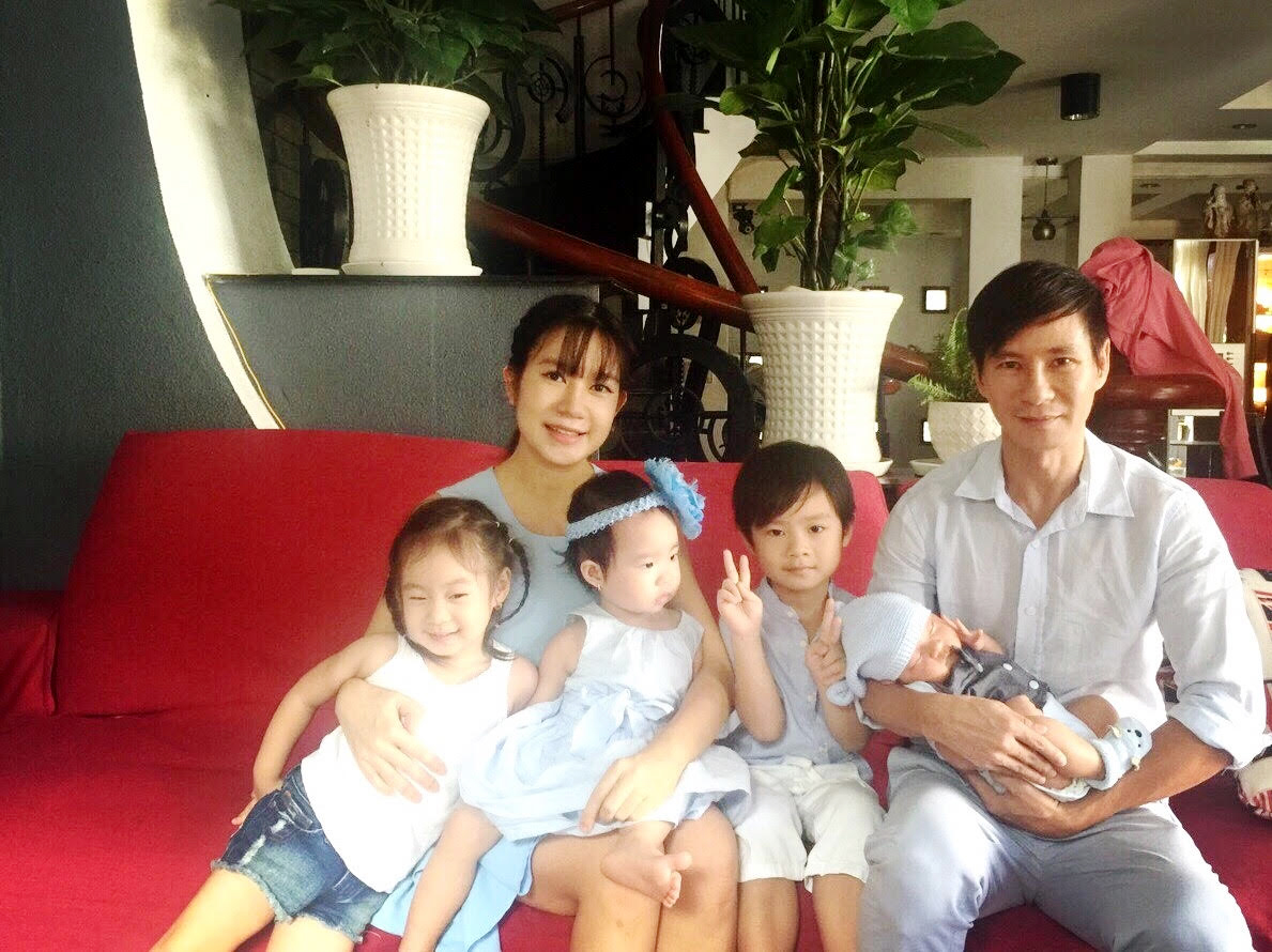 Gia đình Lý Hải hạnh phúc mừng đầy tháng quý tử thứ hai vừa sinh