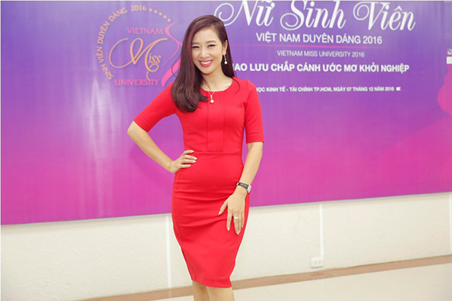 Á hậu Quý bà Thu Hương giao lưu chắp cánh ước mơ khởi nghiệp cùng Top 30 Nữ sinh viên Việt Nam duyên dáng 2016