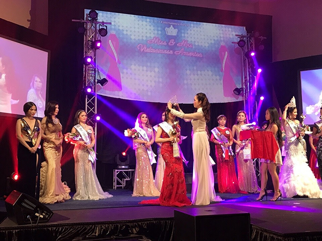 Nhan sắc mộc vinh dự trao giải Á hậu 2 cho Miss Vietnamese American 2017