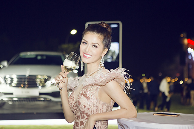 Hoa hậu Oanh Yến bất ngờ tái xuất