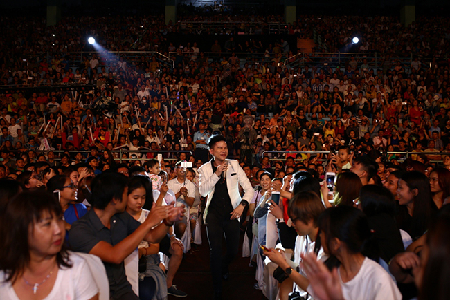 Hàng ngàn khán giả Đà Nẵng chìm đắm trong đêm nhạc "Vũ hội đèn lồng"