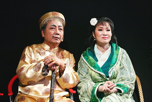 Nguyễn Sanh lộ diện hỗ trợ con trai đoạt giải thưởng