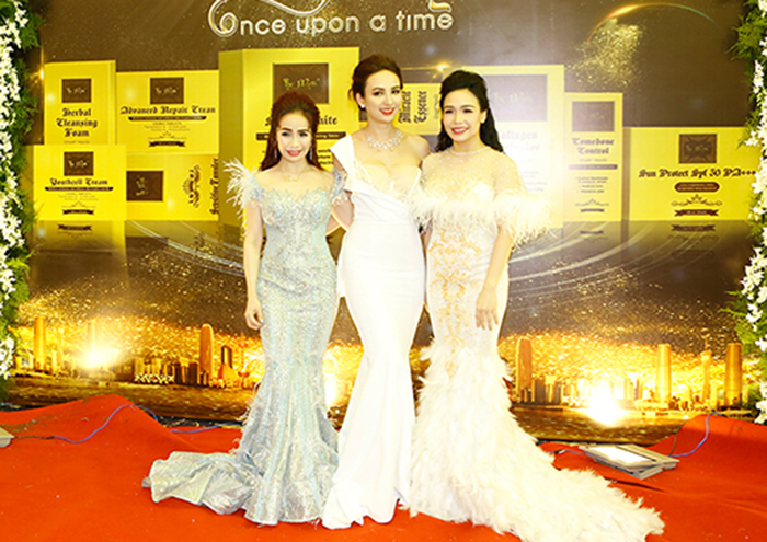 Hoa hậu Ngọc Diễm hội ngộ cùng dàn mỹ nhân tài sắc tại sự kiện