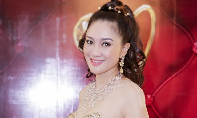 Hoa hậu Đàm Lưu Ly khoe vóc dáng thon thả khi ngoài 40