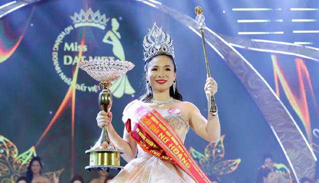 Cô gái Bắc Cạn đăng quang “Người mẫu nữ hoàng doanh nhân Đất Việt 2018"