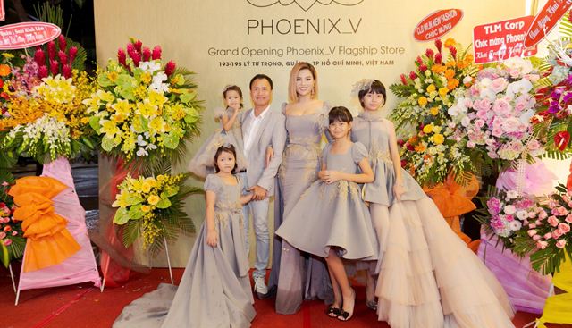 Dàn sao Việt chúc mừng siêu mẫu Vũ Thu Phương ra mắt cửa hàng thời trang