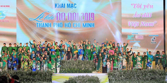 NTK Việt Hùng mang hơi thở "Thành phố Xanh" lên sân khấu Lễ hội Áo dài
