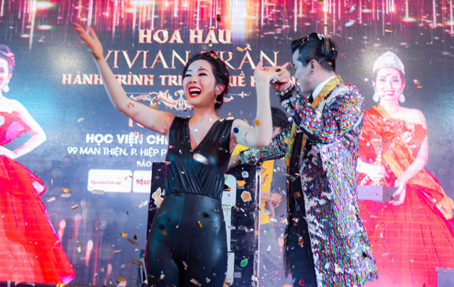 Hoa hậu Vivian Trần trổ tài làm ảo thuật khiến khán giả thót tim