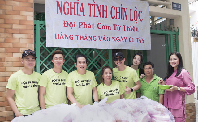 Hồ Việt Trung, Lương Gia Huy đi làm từ thiện tháng Vu Lan
