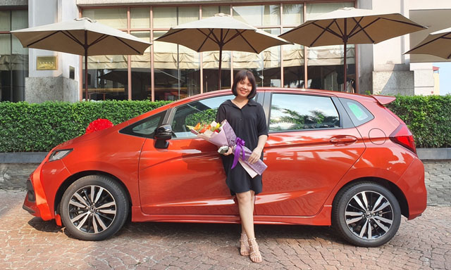Xôn xao nữ nhân viên Hà Nội được sếp tặng ôtô sang nhân ngày sinh nhật