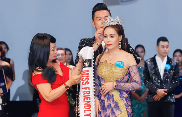 Nữ doanh nhân Nguyễn Thị Hồng đăng quang Á hậu và giành cú đúp giải thưởng trong Hoa hậu Nam vương đại sứ toàn cầu 2019