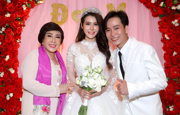 Lệ Thuỷ, Tấn Beo và dàn nghệ sĩ hài dự lễ cưới con trai nghệ sĩ Chung Tử Long