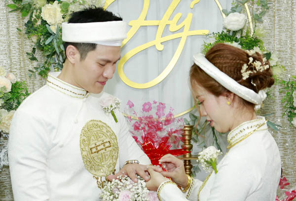 Đám cưới "vui như Tết" của diễn viên Minh Anh