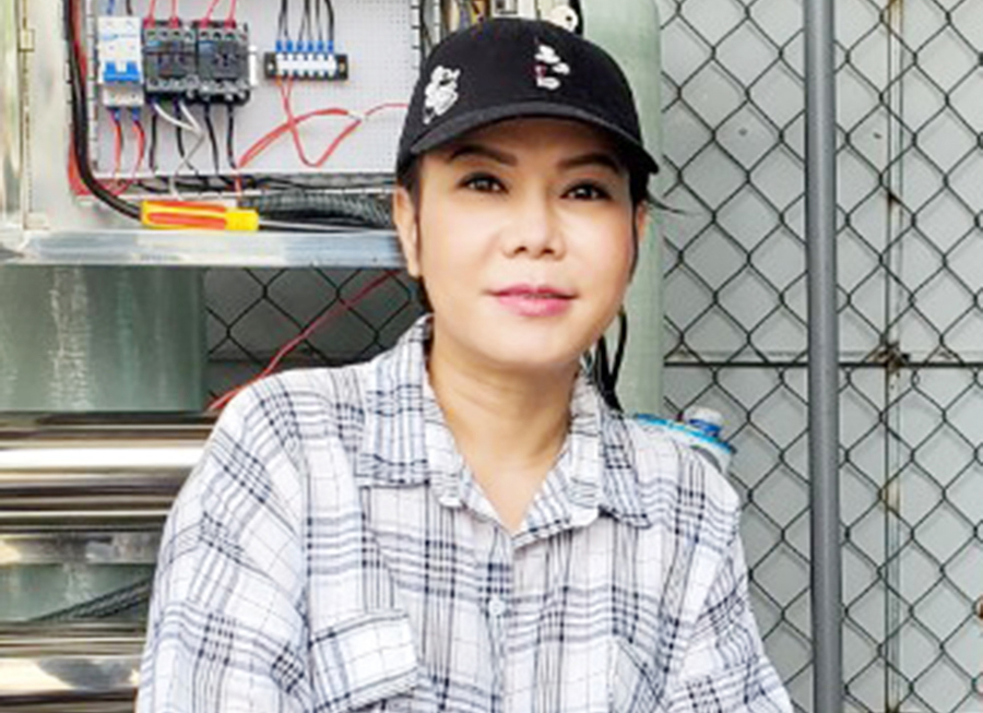 Nghệ sĩ Việt Hương Cứu khát” nước ngọt cho bà con bị hạn mặn 