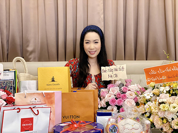 Hạnh phúc như NSƯT Trịnh Kim Chi, sinh nhật được gia đình cưng chiều
