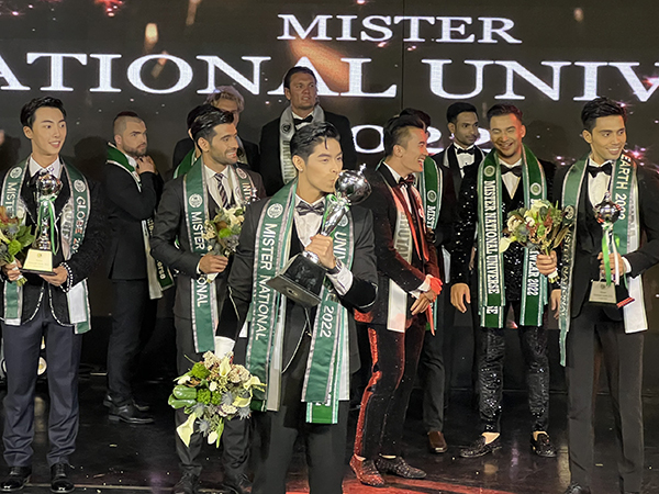 Ngô Hoàng Phi Việt giành ngôi vị cao nhất tại Mister National Universe