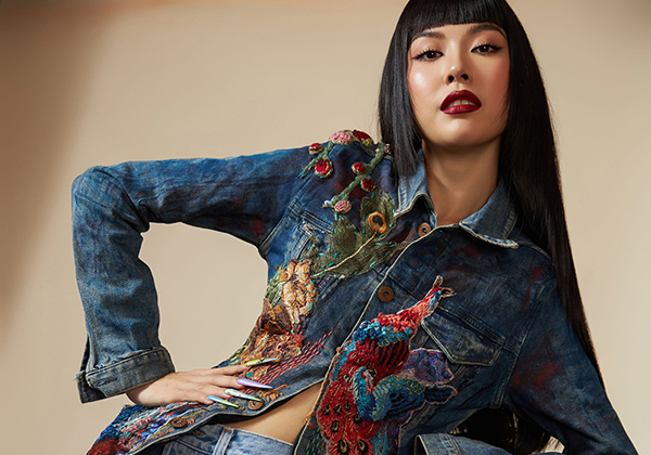 Á hậu Thuý Vân ấn tượng trong trang phục tái chế sẽ trình diễn ở New York Fashion Week