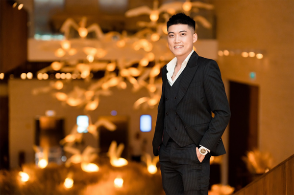 Nguyễn Đặng Vĩnh Quyền từ danh xưng Hotboy 9X trở thành doanh nhân thành đạt