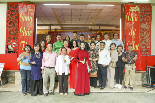 NSƯT Trịnh Kim Chi hội ngộ nhiều đồng nghiệp trong chuyến từ thiện giáp Tết