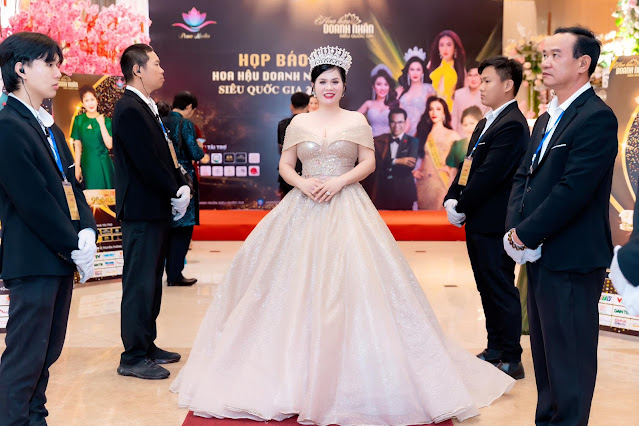 Đại sứ Du lịch Biển 2023 Hồng Vân lộng lẫy xuất hiện tại họp báo Hoa hậu Doanh nhân Siêu quốc gia 2024