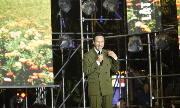 Lật Mặt 7 -  Lý Hải cung dàn diễn viên showcase tại Phố đi bộ Nguyễn Huệ