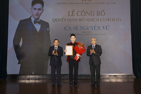 Nguyên Vũ nhận chức Viện phó phát triển doanh nghiệp và tài năng Việt Nam