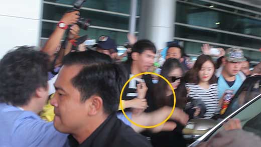 Jiyeon (T-ara) có thực sự bị giật tóc tại sân bay?