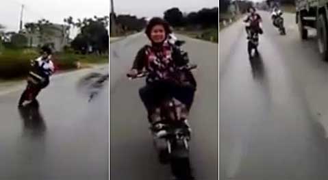 Nữ sinh đi xe đạp điện đánh võng tạt đầu suýt bị xe tải cán