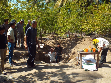 Phát hiện hố chôn người tập thể khi đào hầm biogas