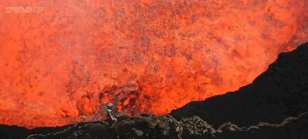 Cận cảnh vẻ đẹp chết chóc của núi lửa thức giấc ở Iceland