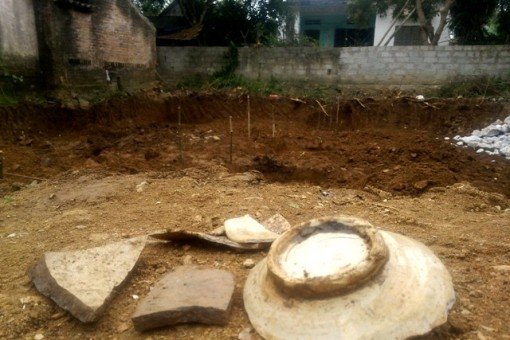 Đào móng nhà phát hiện 10 hài cốt chôn tập thể