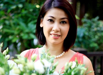 Hoa hậu Hà Kiều Anh đau lòng vì bị cha đẻ quay lưng