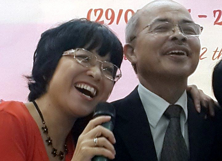 Chu Văn Quềnh say sưa hát cùng MC Thảo Vân