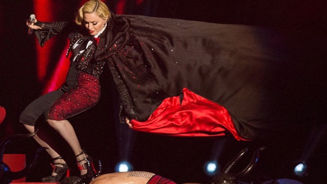 Madonna quyết không xem lại cú ngã tại BRIT Awards 2015