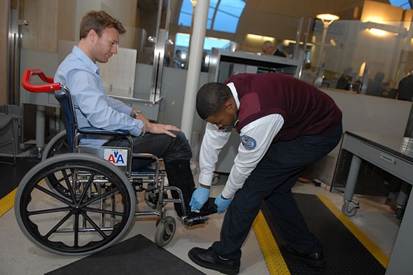 Cách thuận tiện nhất để người khuyết tật đi máy bay dễ dàng