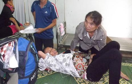 Chuyển thai phụ bị xe khách tông văng xuống đường ra Hà Nội
