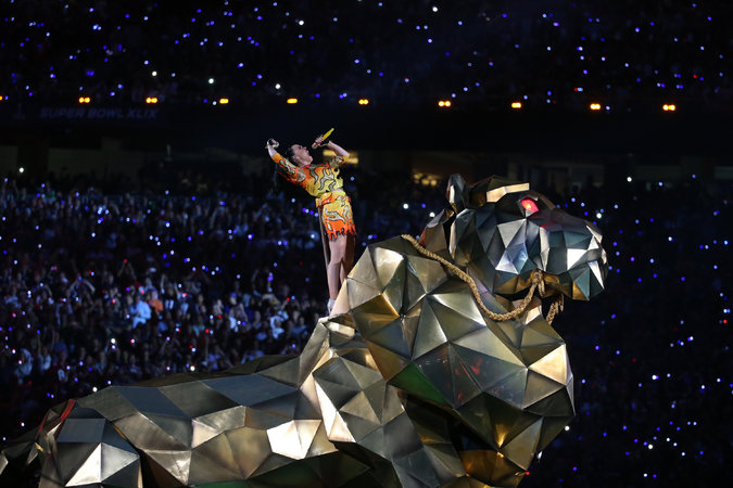 Khán giả choáng ngợp bởi màn trình diễn cực ấn tượng của Katy Perry