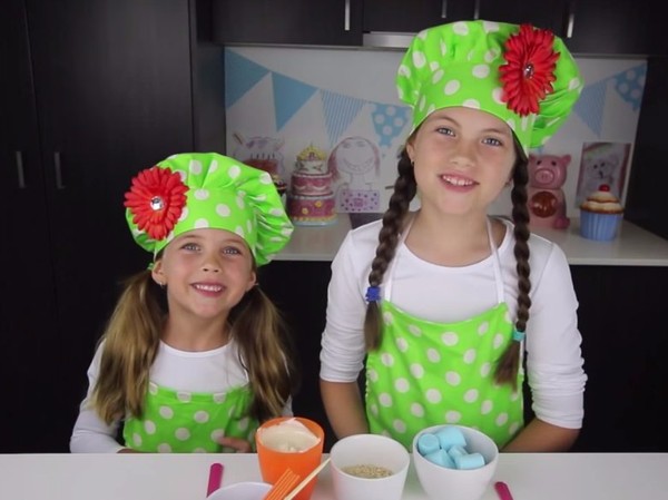 Cô bé 8 tuổi kiếm 2,7 tỷ đồng nhờ video làm bánh trên Youtube
