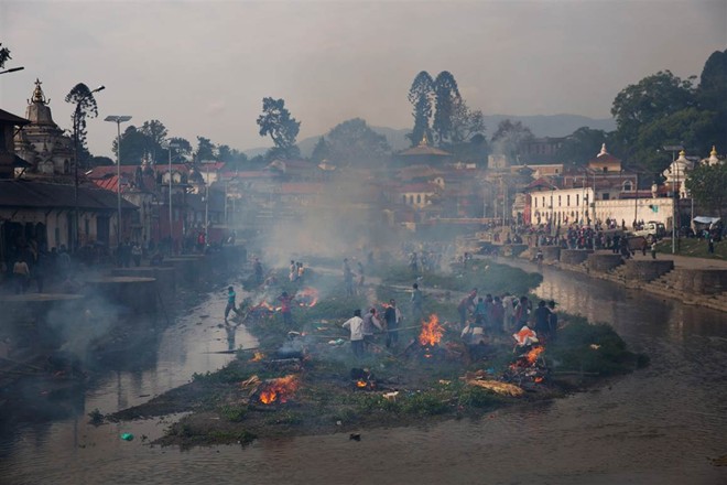 Lễ hỏa thiêu tập thể nạn nhân động đất Nepal