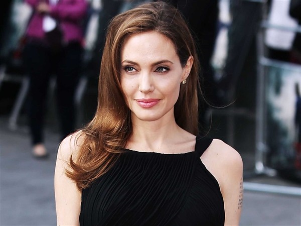 Angelina Jolie đi về đâu giữa 'ngã tư' sự nghiệp?