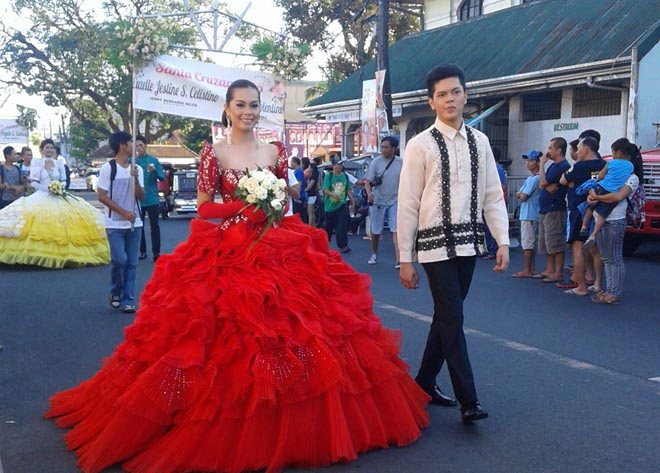 Lễ hội đường phố lộng lẫy như sàn catwalk ở Philippines