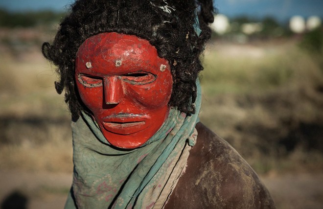 Nghi lễ cúng tế kỳ lạ của bộ tộc bí ẩn ở châu Phi