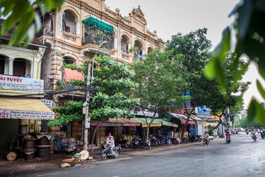 Ngắm nhìn vẻ đẹp khu phố cổ hơn trăm năm tuổi ở Sài Gòn hoa lệ