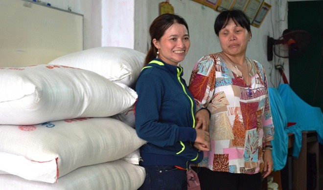 Chị ve chai Sài Gòn mua 700 kg gạo làm từ thiện