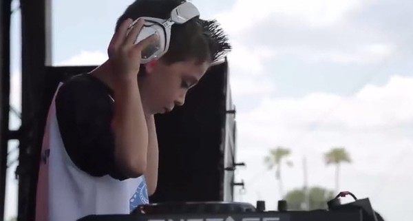 Cậu bé 9 tuổi làm DJ tại hàng loạt các lễ hội âm nhạc lớn