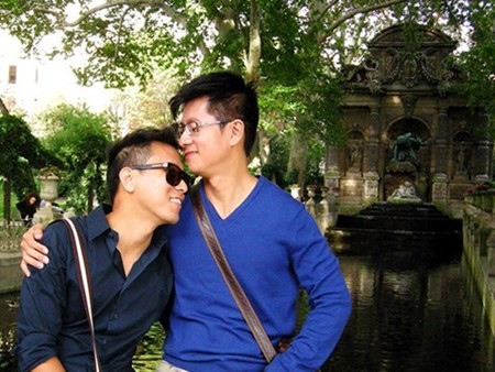 Chuyện tình 10 năm của cặp đôi đồng tính Việt