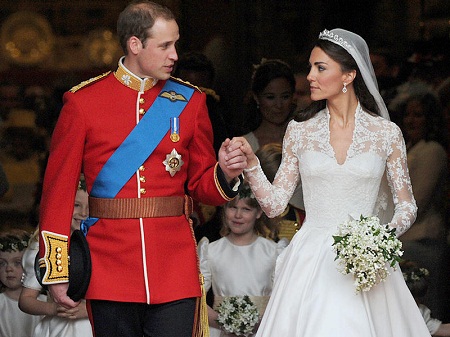 Những chiếc váy cưới xa hoa của Hoàng gia qua 100 năm